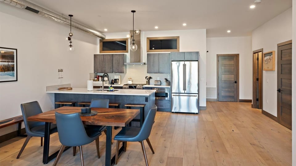 The Bearded Bison Flat (9417)