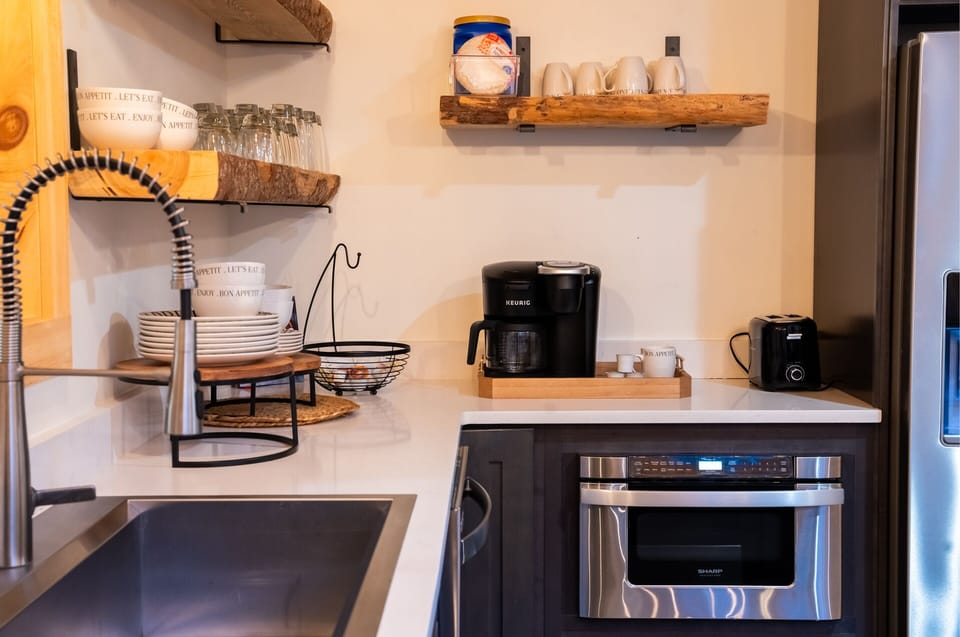 Drip and cup coffee machiene at your service!