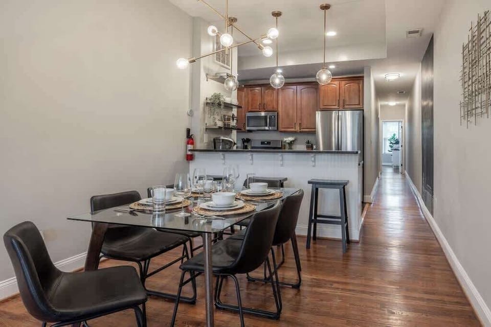 With some of the hottest restaurants and eateries nearby, you won't need to lift a finger in the kitchen! But if you decide to play chef, you'll find everything you need to host a gourmet meal