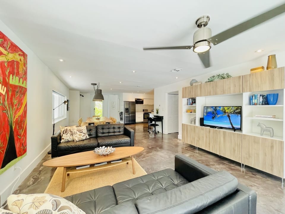 Large and open living room. Ceiling fan, 50” Smart HDTV