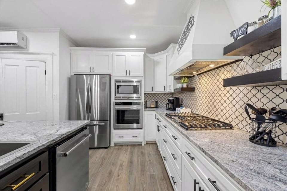 The kitchen was a dream with everything labeled & easy to find.   
-Guest Erin 