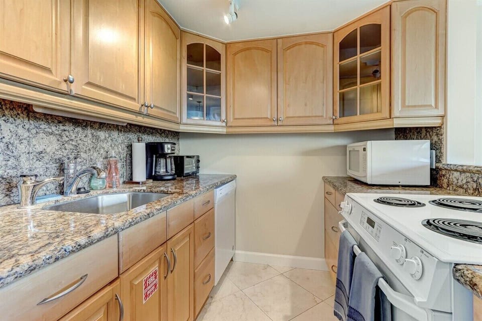 Full Kitchen with Everything You Need