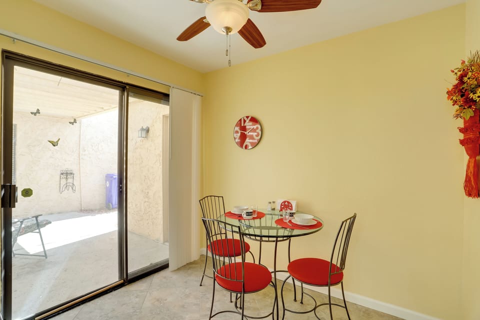 Dining Area | Free WiFi