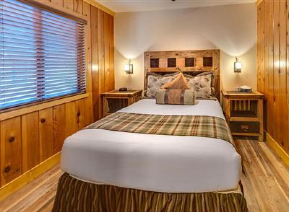 Second Bedroom, Good Size Closet, Queen Size Bed. 