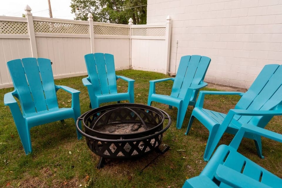 In the charming back yard (shared with lower unit), discover the firepit with its Adirondack chairs, cornhole  game, and grill on the charcoal grill – with supplied grill utensils. 