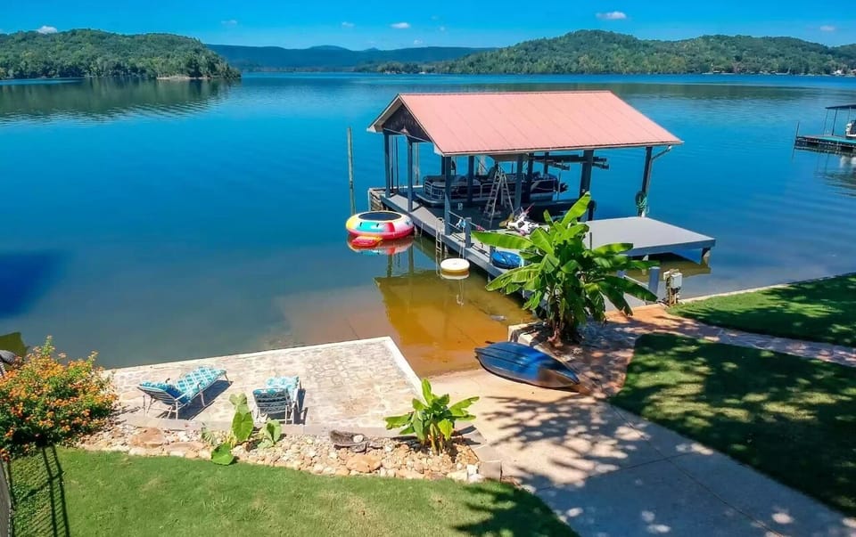 Fabulous amenities with speedboat ramp, sunning area, fixed dock, +floating dock