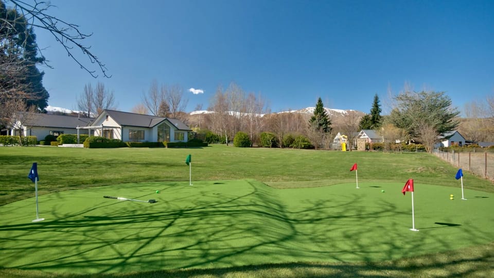 Putting green 
