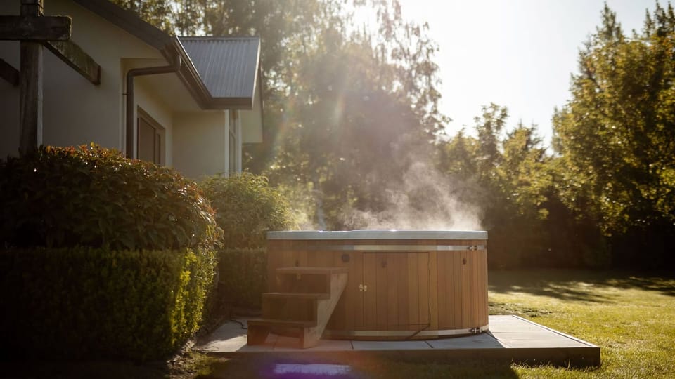 Outdoor hot tub 