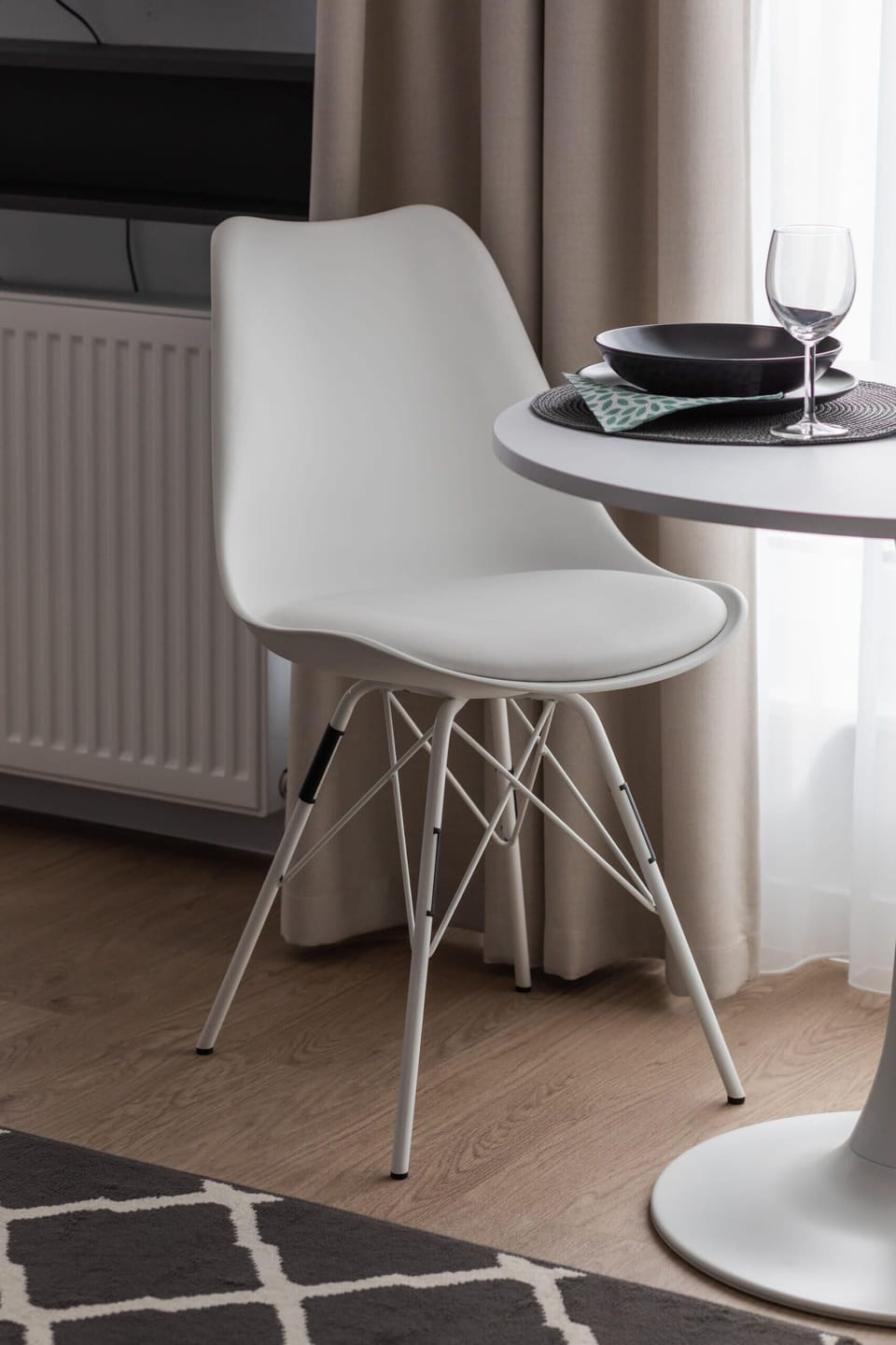Small area with a white table and chairs, adding functionality to the living space.
