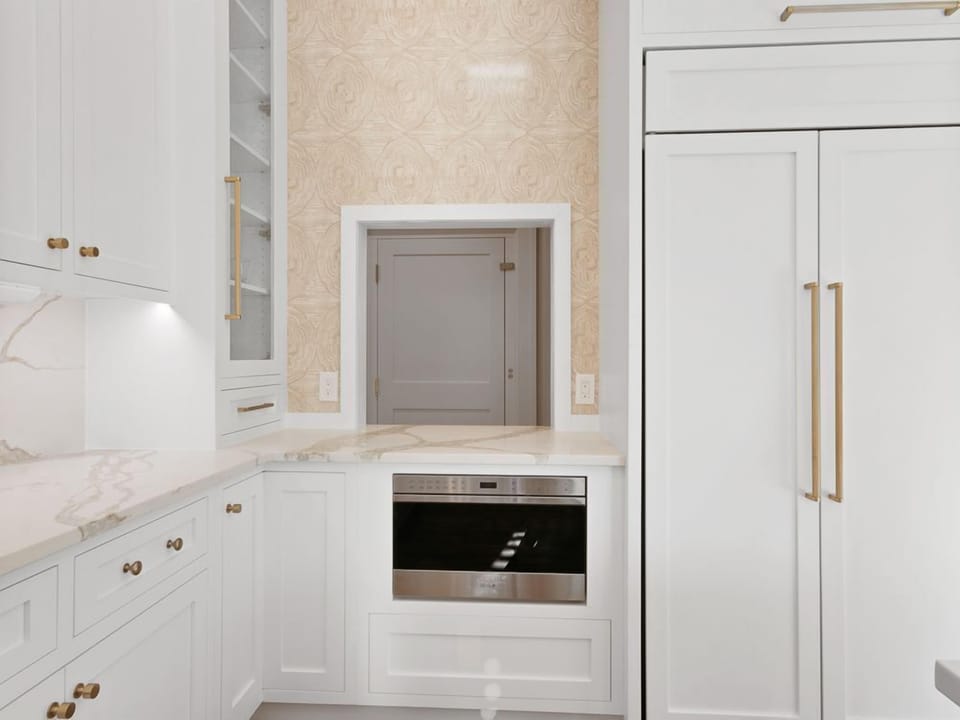 KITCHEN EAST