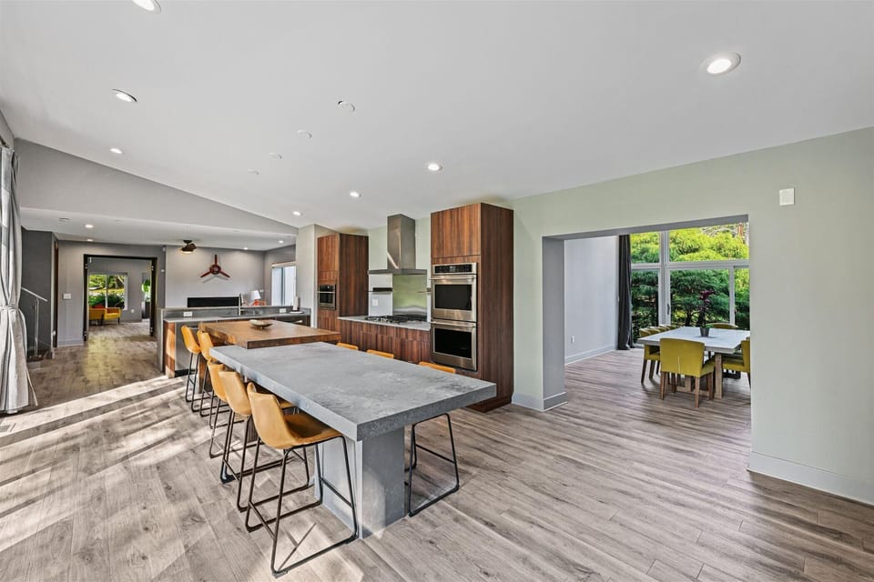 17 ft 2 tier island with Spanish Neolith and concrete counters