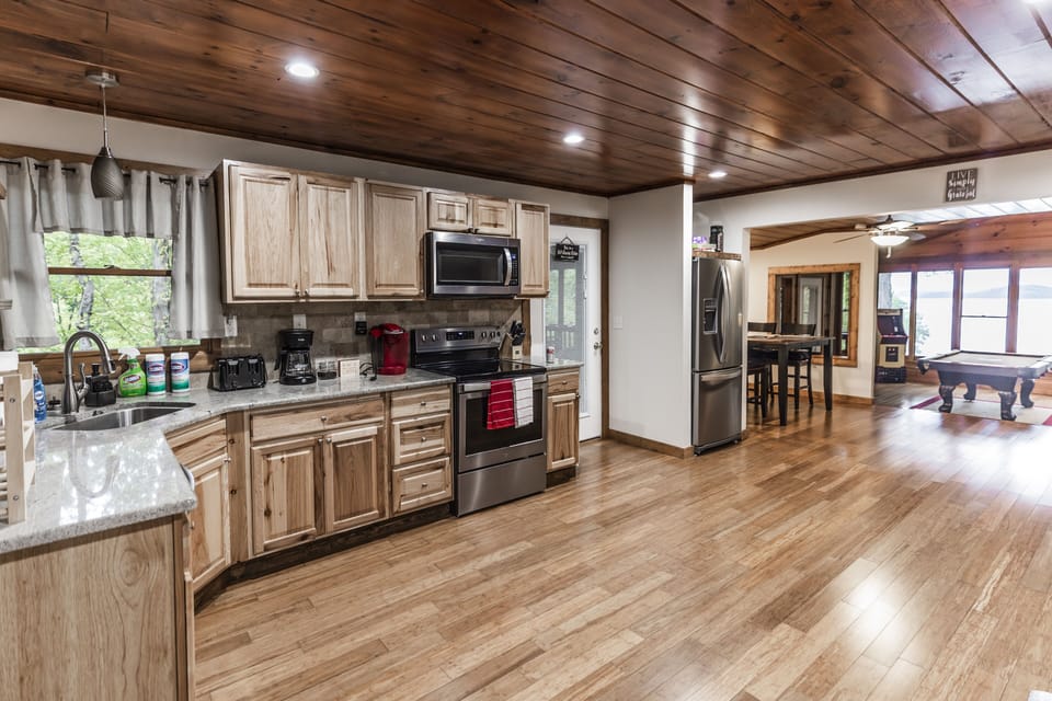 A truly roomy kitchen.