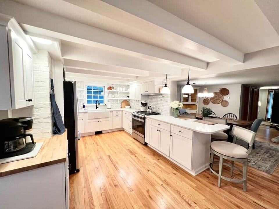 Full Kitchen | Drip & Keurig Coffee
