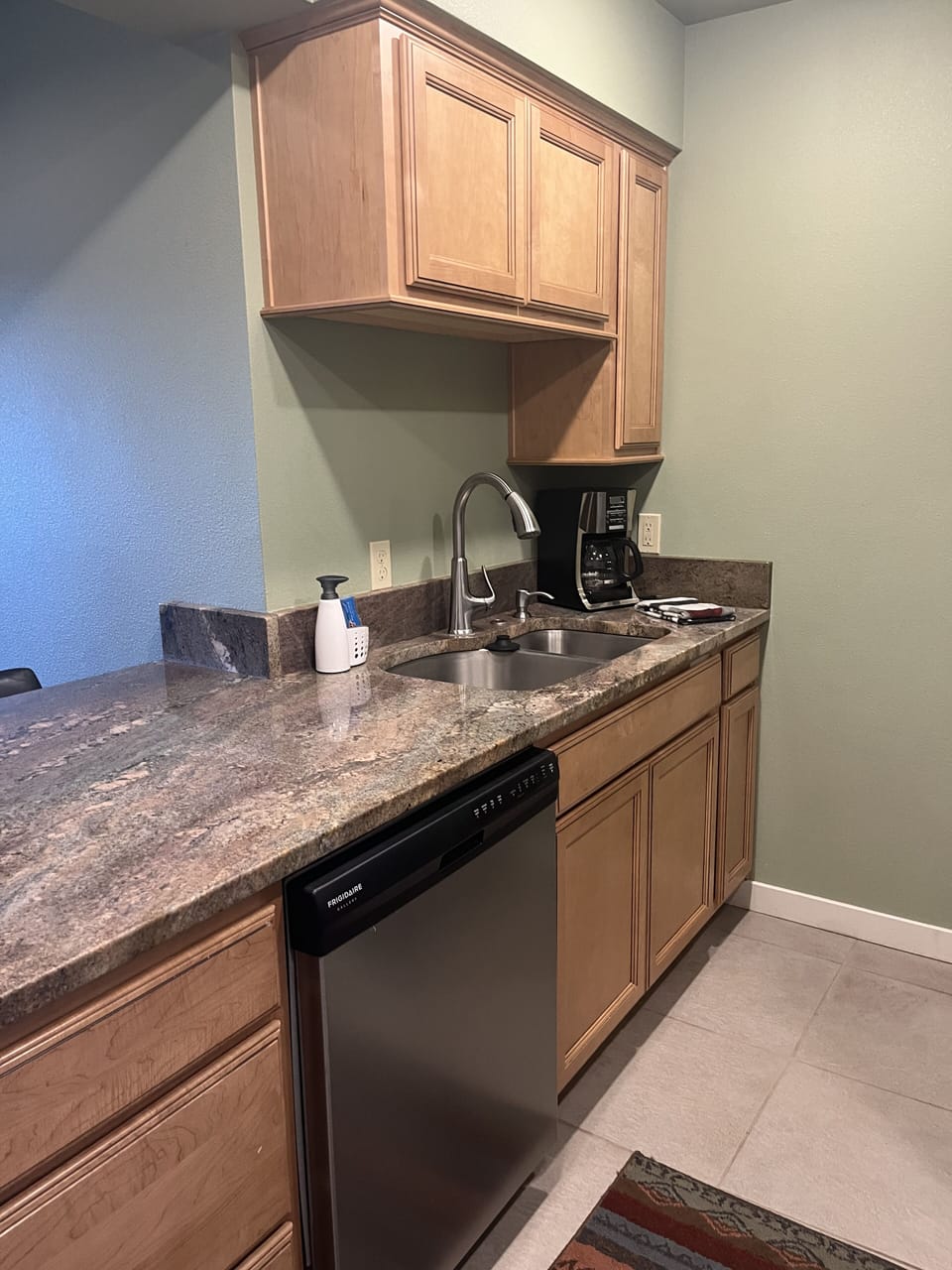 Kitchen, dishwasher, sink.