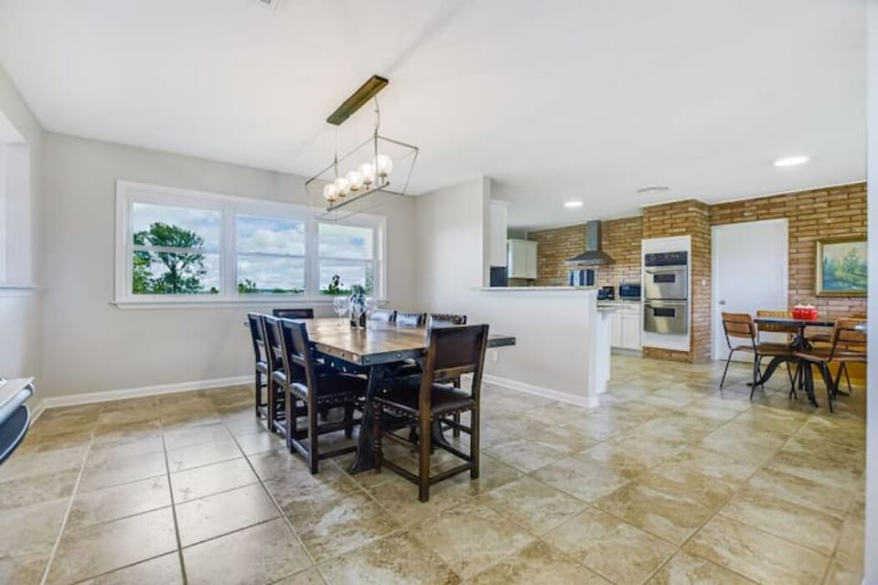 Ranch house
Formal dining room