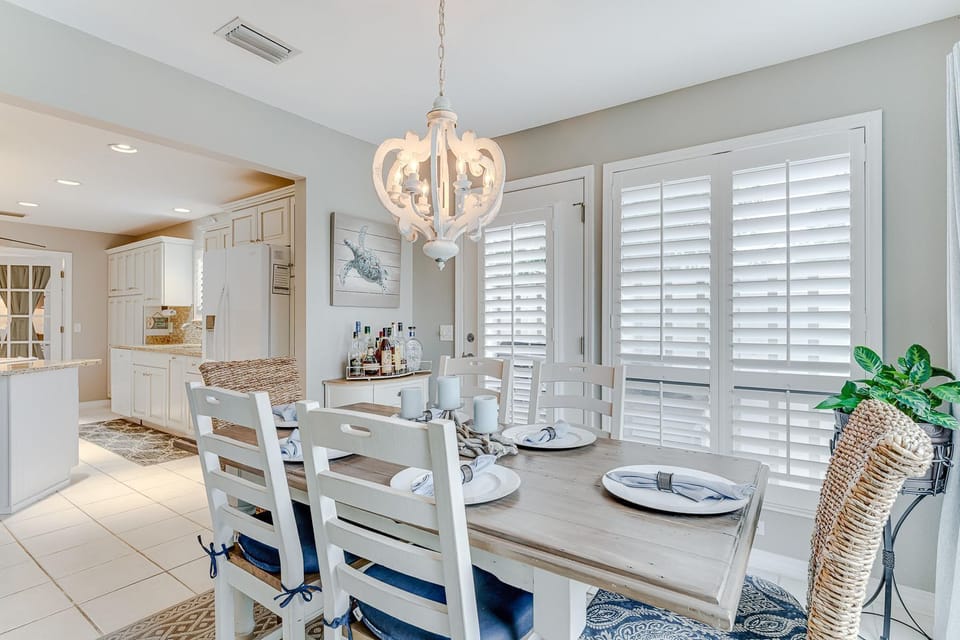 Dining Room Table With Seating for Six