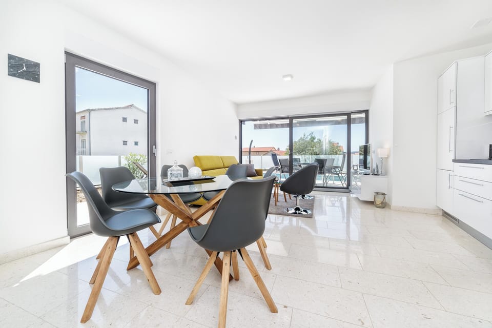 Essbereich und Wohnzimmer