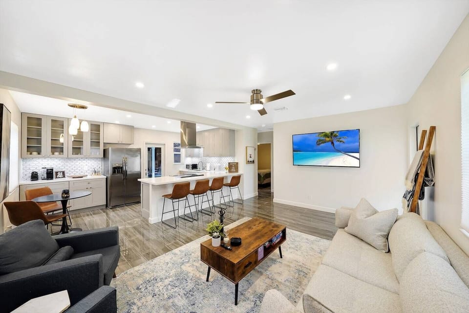 Living room with smart TV and wifi. Right across the kitchen and dining area. 