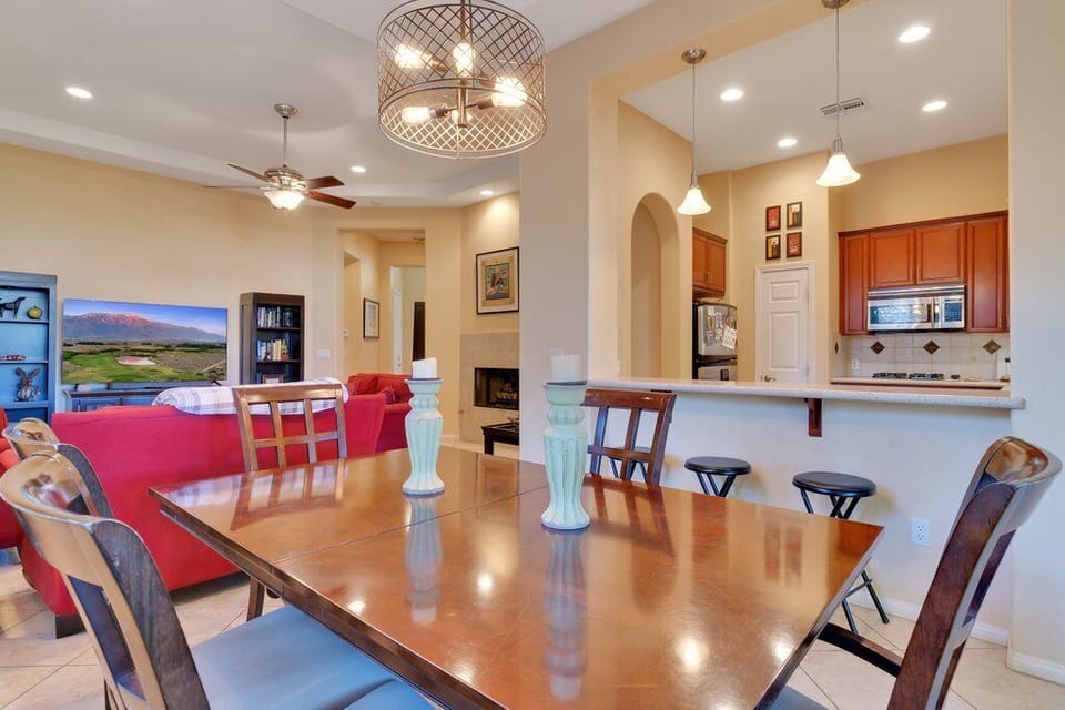 Dining1