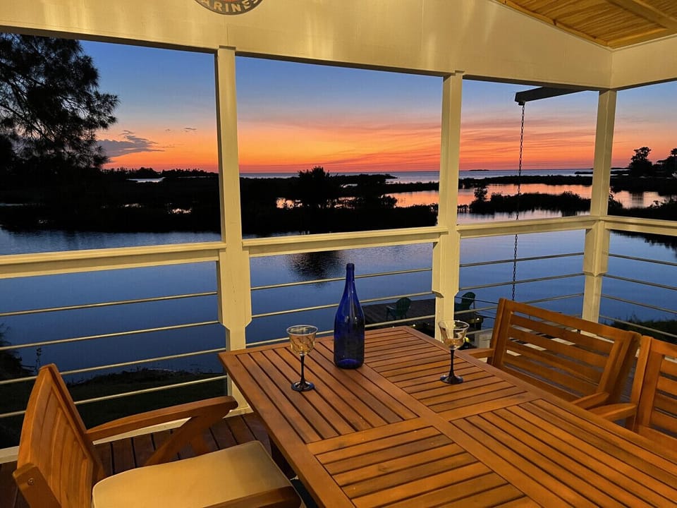 Glass of wine with your own private sunet? YES Please!