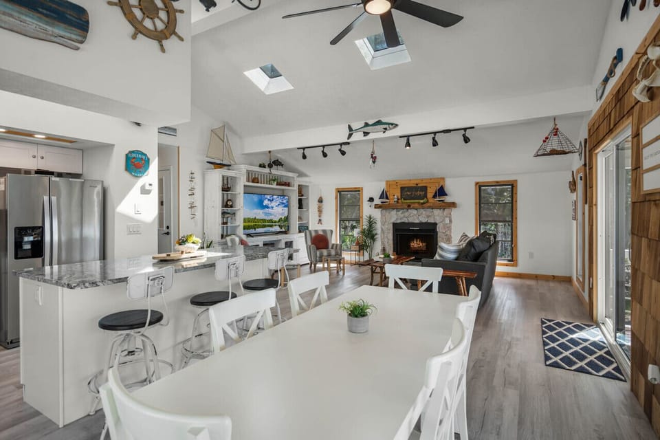 Open living room and kitchen floorplan