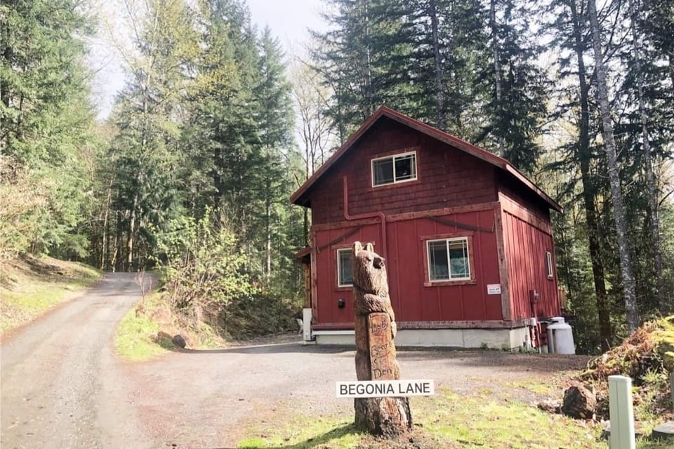 View of cabin as you pull up