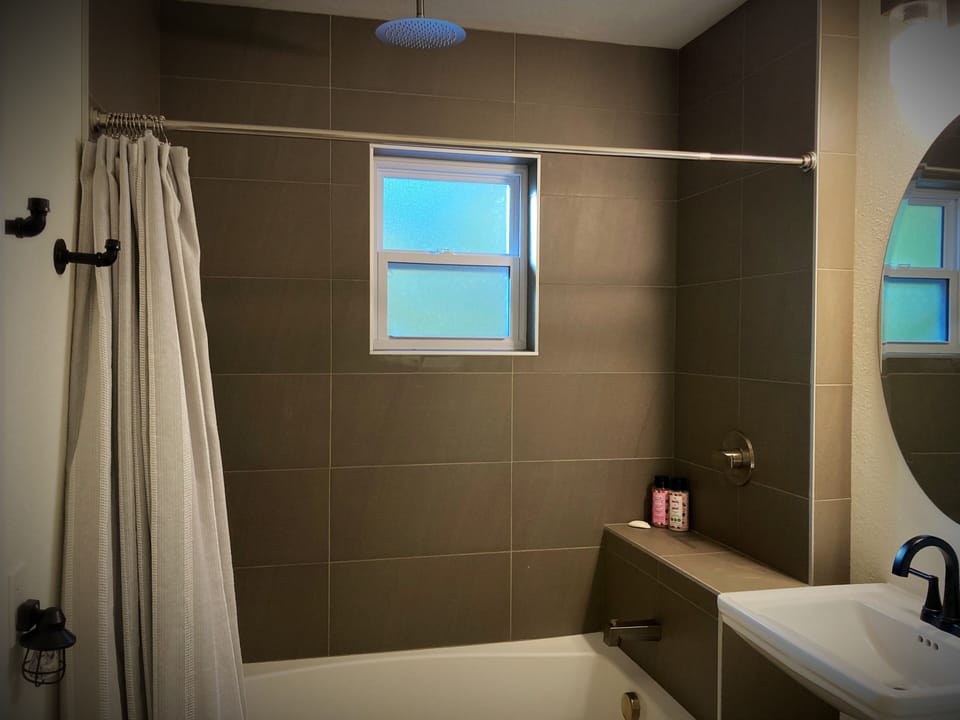 Bathtub/rain-head shower combo