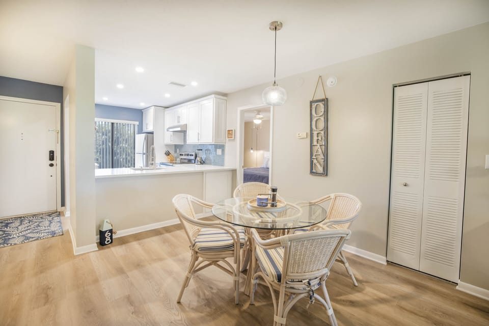 Dinette with seating for 4