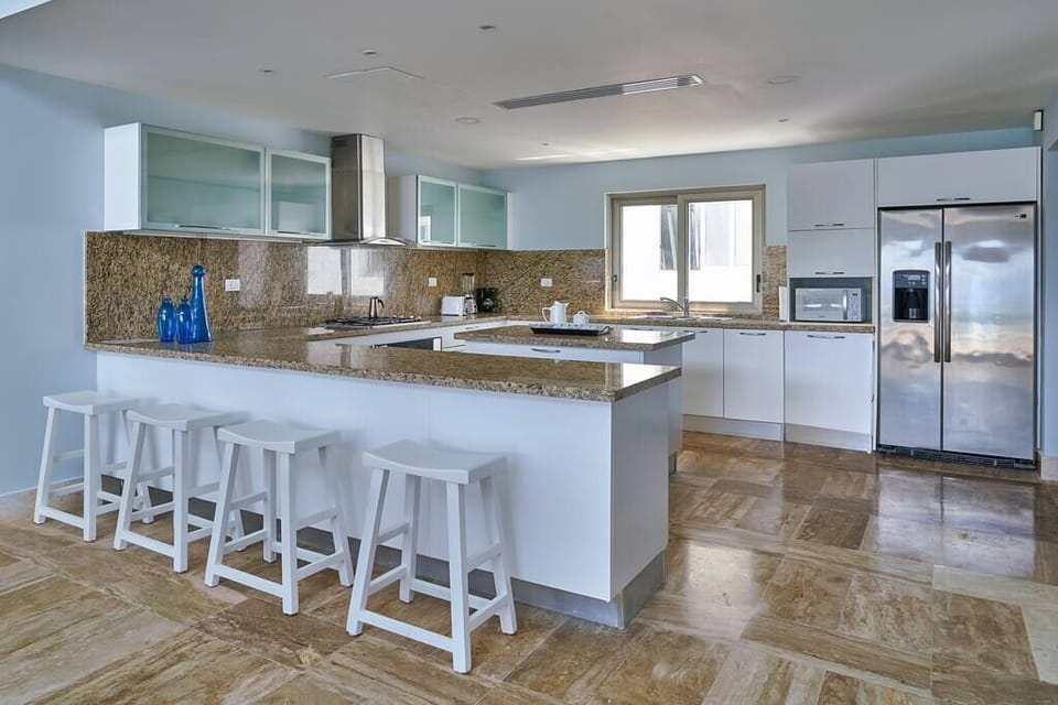 Fully equipped chef's kitchen