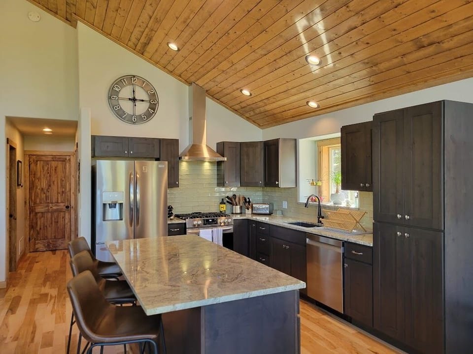Nice stainless steel appliances and granite countertops for gourmet cooking!