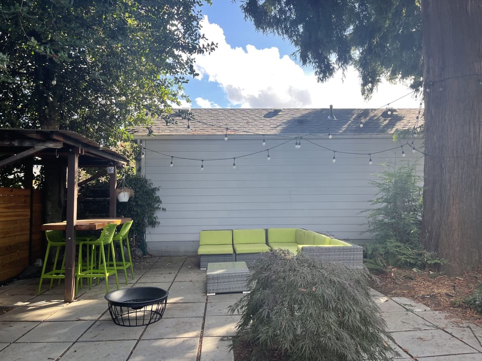 Outdoor dining