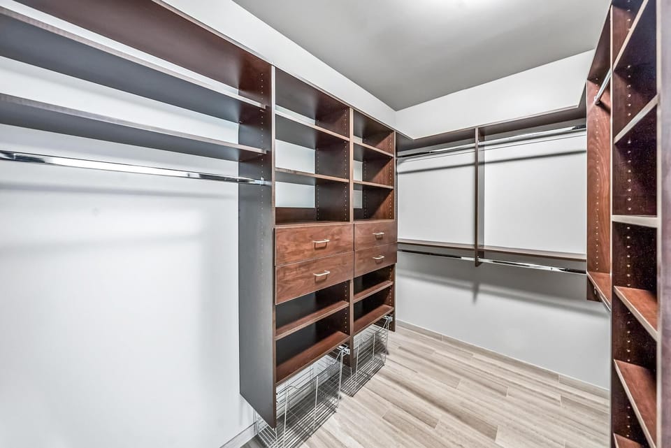 Owner's retreat closet