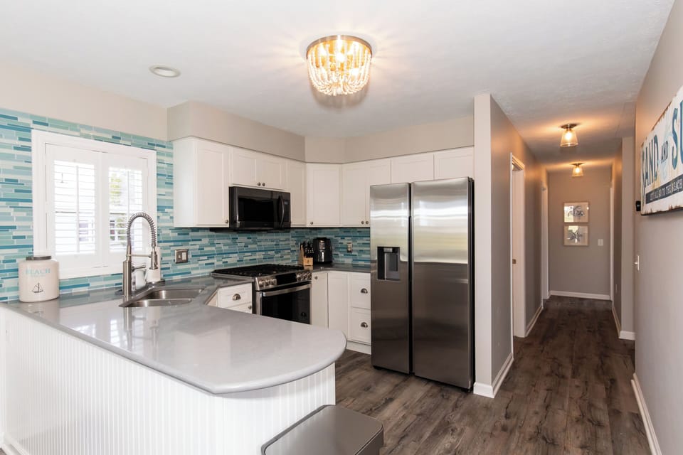 Full Kitchen - Stocked