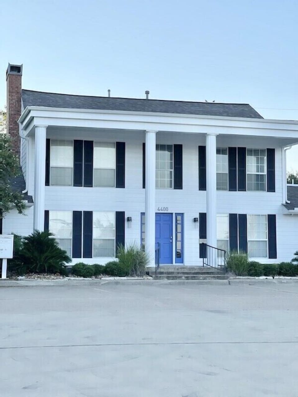 Front on the Scholar House 