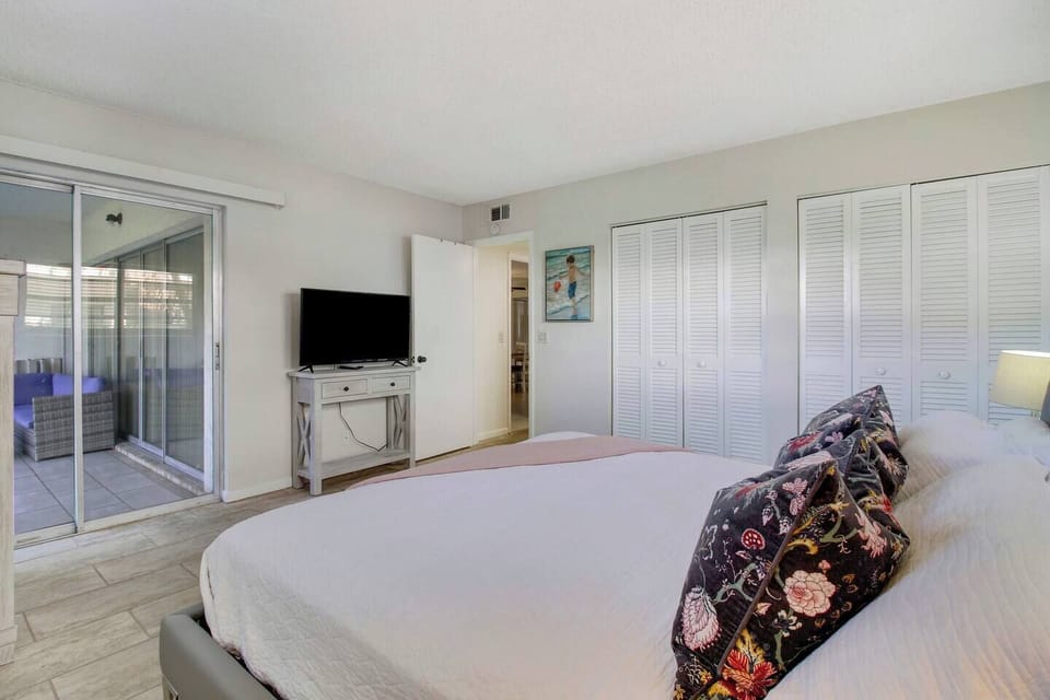 Wake up refreshed in our comfortable bedroom!  Designed for relaxation with plenty of natural light. ☀️