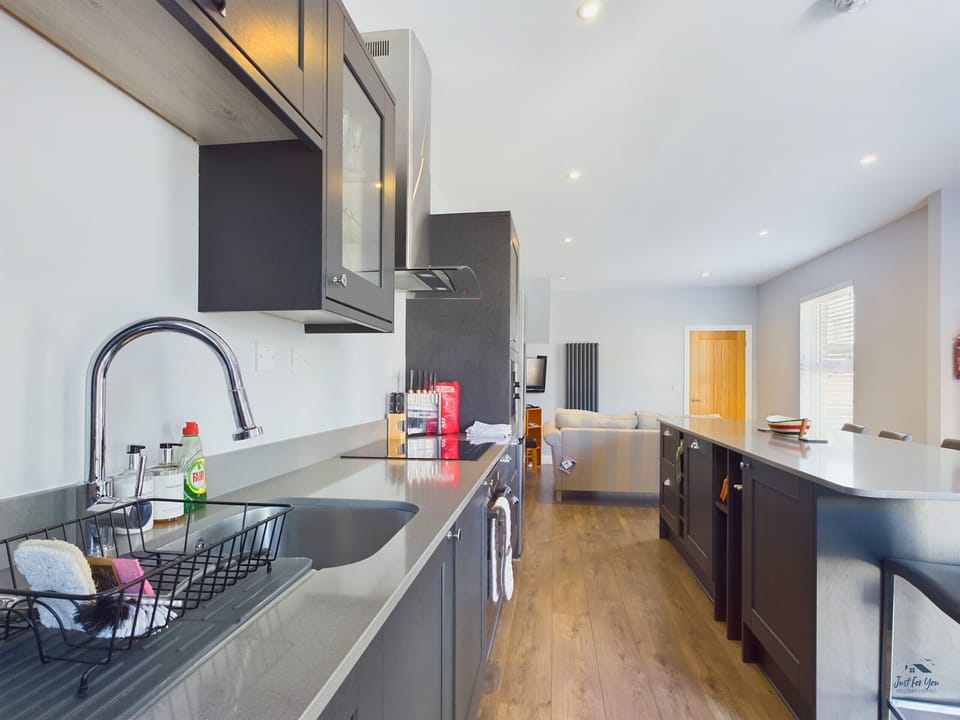 Seaside Cottage well equipped kitchen with dishwasher and oven.