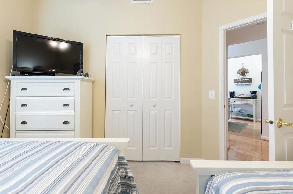 Second bedroom has another television