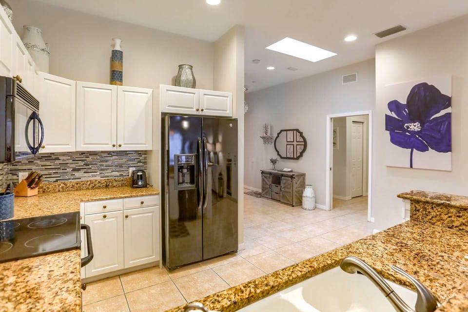 Fully Equipped Kitchen with Granite Countertops and Updated Appliances