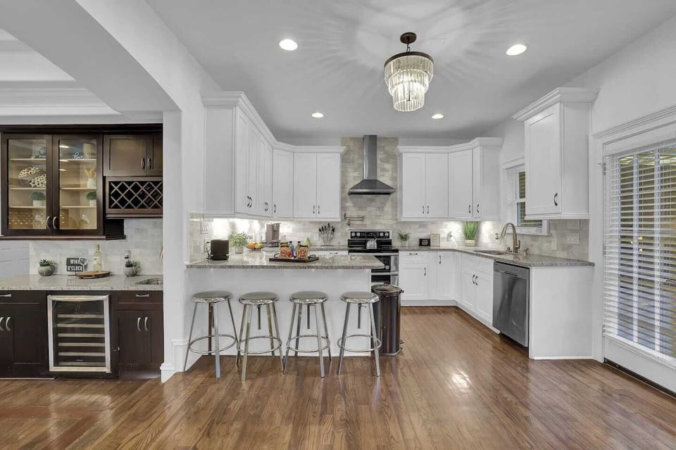 Discover the joy of cooking in our fabulous kitchen, provides the perfect setting for all your dining needs!


