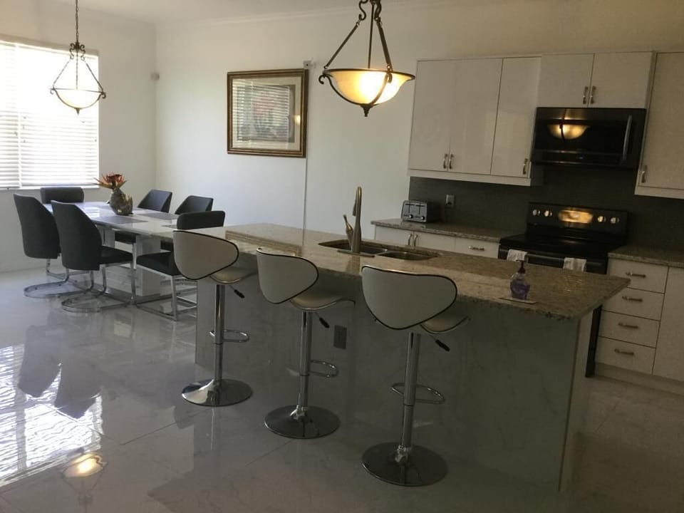 Kitchen & Dining Area