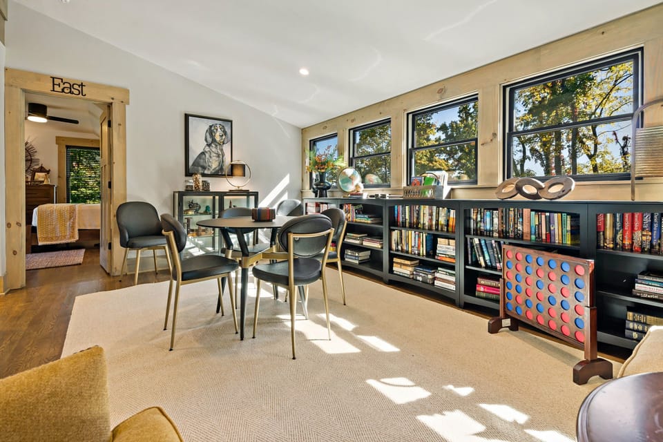 Upper Level Loft/Den
