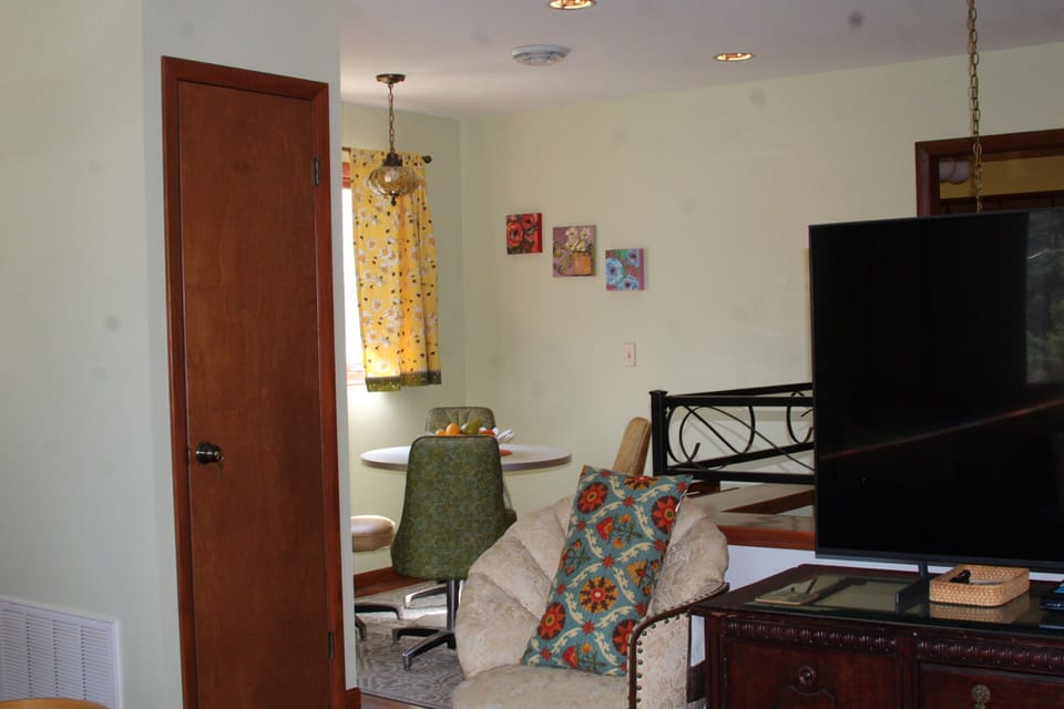 Game Breakfast nook area