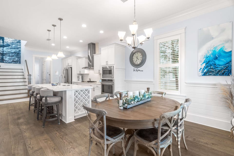 Dining area seats 6 comfortably with nearby breakfast bar seating