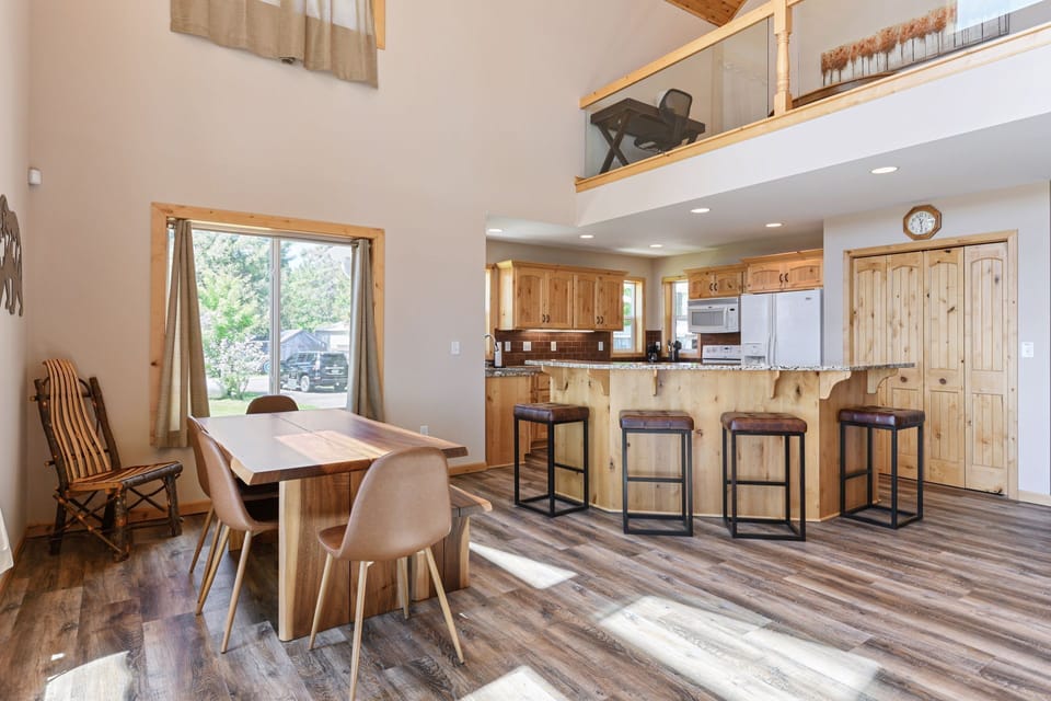 Kitchen and dining area 