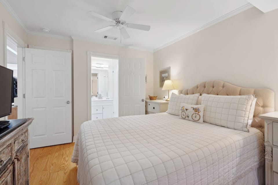 Bedroom 1 (Primary)