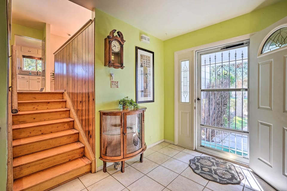Entry | Stairs to Living Area