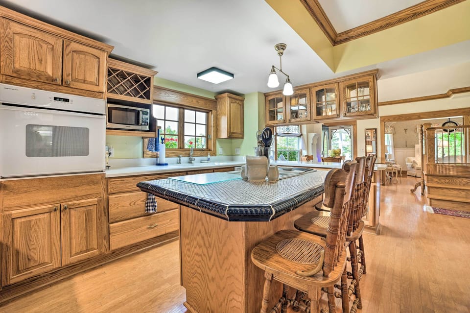 Kitchen | 1st Floor | Coffee Maker | Blender | Toaster