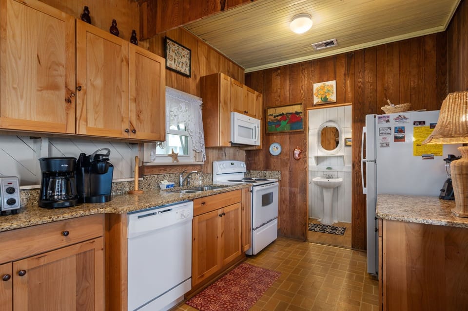 NH222: Island Dancer | Kitchen Area