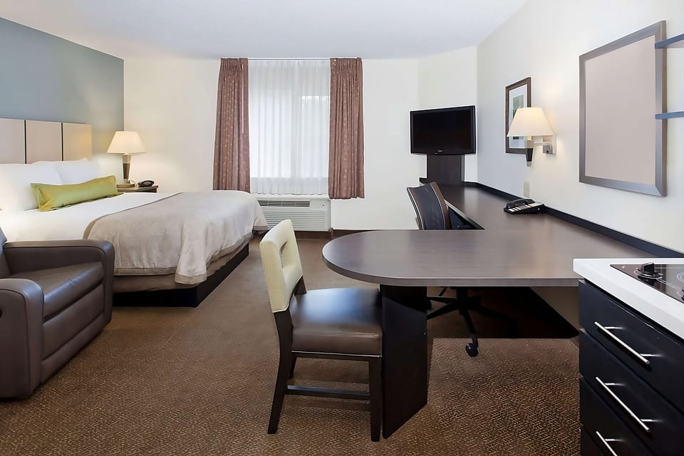 Relax in a welcoming suite with plenty of space to spread out.