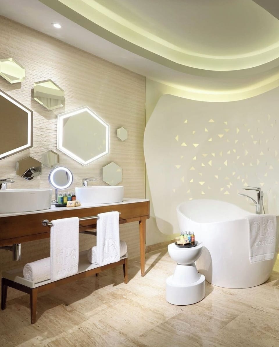 Suite Bathroom 